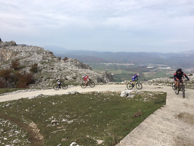 Rampas de asfalto al inicio del monte San Donato....muy duras